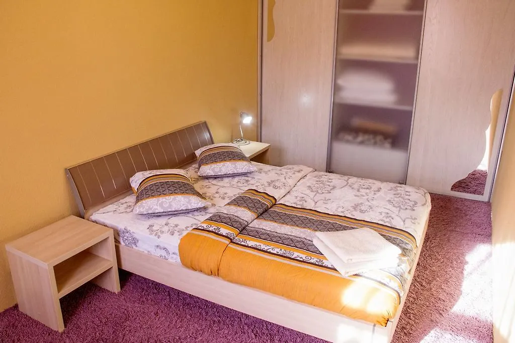 Kyiv Apartment In The City Center On Turgenevskaya Street 0*,  Ukrayna